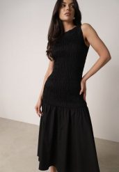 Czarna Marszczona Sukienka Bez Rękawów z Obniżoną Linią Talii Natirea. Czarne sukienki damskie Born2be, na co dzień, m, bez wzorów, eleganckie, bez kołnierzyka, bez ramiączek, maxi, proste. Za 129.99 zł.