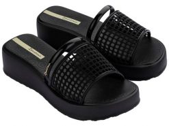 Klapki damskie Ipanema Essence. Czarne klapki damskie Ipanema, bez wzorów, z gumy, bez obcasa. Za 199.00 zł.