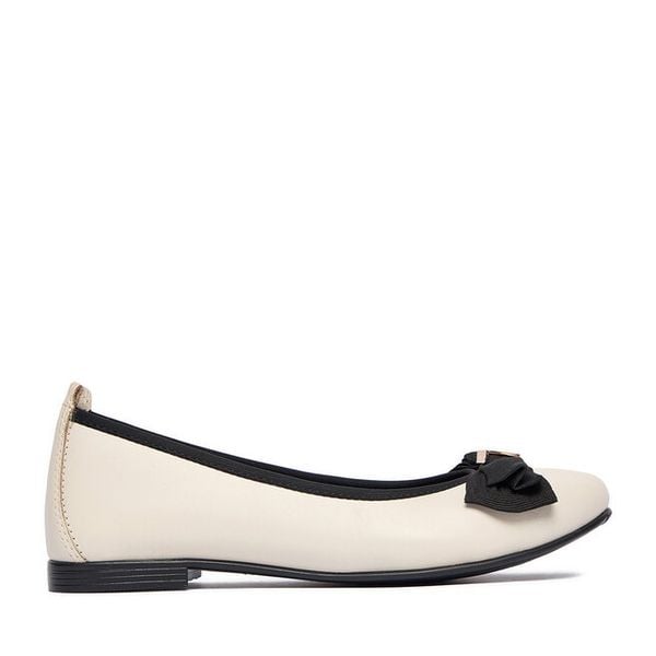 Baleriny MEXX. Białe baleriny damskie Mexx, bez wzorów, bez obcasa. Za 249.99 zł.