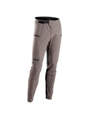 Spodnie rowerowe NORTHWAVE Bomb Long Pant beżowy. Brązowe szorty męskie Northwave, bez wzorów, z materiału. Za 500.00 zł.
