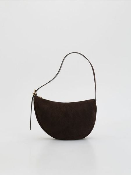 Torebka na ramię z imitacji zamszu - ciemnobrązowy. Brązowe torebki klasyczne damskie Reserved, bez wzorów, bez dodatków. Za 129.99 zł.