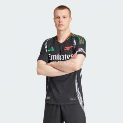 Koszulka Arsenal 24/25 Away Authentic. Czarne t-shirty sportowe męskie Adidas, l, bez ramiączek, do piłki nożnej. W wyprzedaży za 489.30 zł.