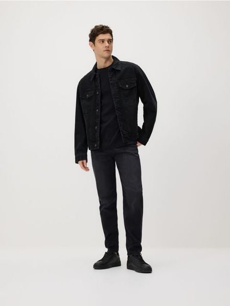 Jeansy carrot z efektem sprania - czarny. Czarne jeansy męskie Reserved. Za 139.99 zł.