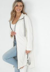 Jasnobeżowy Płaszcz za Kolano z Kapturem Katine. Brązowe płaszcze damskie Born2be, l, z aplikacjami, eleganckie. Za 259.99 zł.
