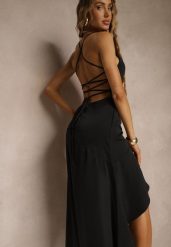 Czarna Sukienka Vices o Rozkloszowanym Kroju z Odkrytymi Plecami i Gorsetowym Wiązaniem Natiere. Czarne sukienki damskie Renee, na imprezę, na lato, l, bez wzorów, eleganckie, bez kołnierzyka, bez ramiączek, maxi, gorsetowe. W wyprzedaży za 104.99 zł.