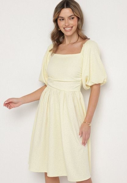 Żółta Sukienka o Rozkloszowanym Kroju z Bufiastymi Rękawami Maradora. Żółte sukienki damskie Born2be, na co dzień, na lato, l, bez wzorów, bez kołnierzyka, bez ramiączek, rozkloszowane. Za 159.99 zł.