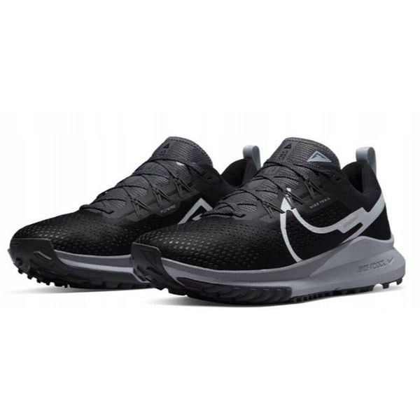 Buty Do Biegania Damskie Nike W React Pegasus Trail 4. Czarne obuwie do biegania damskie Nike. Za 360.80 zł.