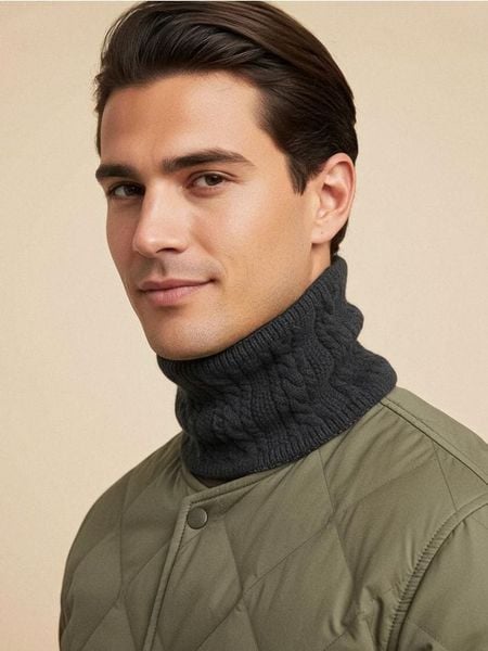 Komin z ocieplanym futerkiem - czarny. Czarne szaliki męskie Sinsay, bez wzorów. Za 29.99 zł.