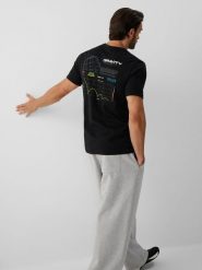 4F T-shirt regular z nadrukiem męski - czarny L. Czarne t-shirty męskie 4f, l, bez wzorów, z bawełny, bez kołnierzyka. Za 89.99 zł.