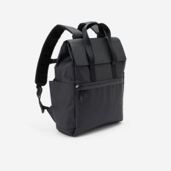 Plecak hydrofobowy z kieszenią na laptopa 15 L. Szare plecaki damskie Decathlon, bez wzorów, z materiału, sportowe. Za 149.99 zł.