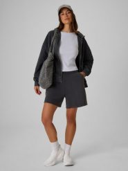 4F Spodenki dresowe damskie - czarne M. Czarne spodenki sportowe damskie 4f, m, z dresówki, trekkingowe. W wyprzedaży za 79.99 zł.