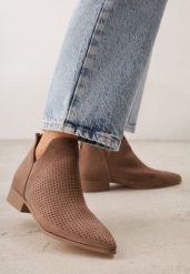 Brązowe Płaskie Botki Vices z Ażurową Cholewką Ozdobione Wycięciem Selanis. Brązowe botki damskie Renee, z jeansu, biznesowe, bez obcasa, na płaskiej podeszwie, bez zapięcia. Za 119.99 zł.