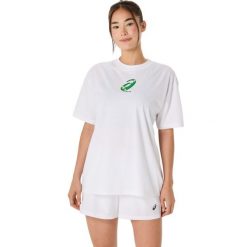 Koszulka damska Asics Court Graphic. Białe bluzki damskie Asics, bez wzorów, sportowe, bez kołnierzyka, bez ramiączek. Za 193.50 zł.
