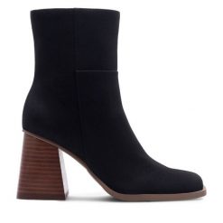 Botki Nine West. Czarne botki damskie Nine West, bez obcasa, na słupku, bez zapięcia. Za 195.99 zł.