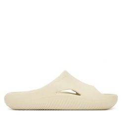 Klapki Crocs. Brązowe klapki damskie Crocs, bez wzorów, bez obcasa. Za 149.99 zł.
