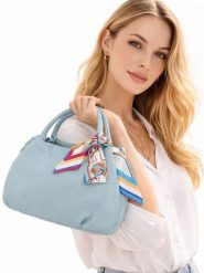 Florence Bags Skórzana torebka "Wesa" w kolorze błękitnym - 33 x 20 x 16 cm rozmiar: onesize. Niebieskie torebki klasyczne damskie Florence Bags, bez wzorów, z materiału, bez dodatków. Za 217.99 zł.