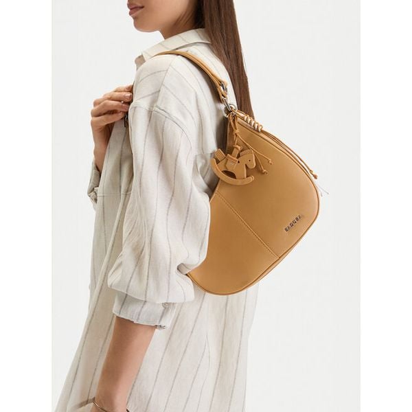 Torebka Badura. Brązowe torebki klasyczne damskie Badura, bez wzorów, bez dodatków. Za 219.99 zł.