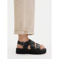 Sandały G-Star. Czarne sandały damskie G-Star, bez wzorów, bez obcasa, na płaskiej podeszwie. Za 155.99 zł.