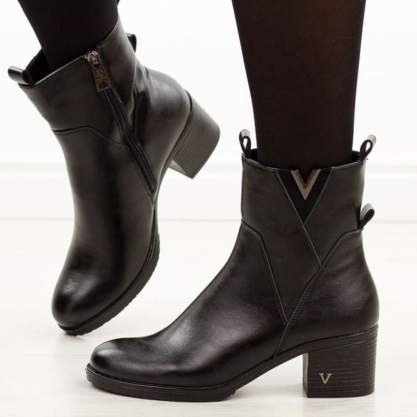 Czarne botki damskie na obcasie Vinceza 58581. Czarne botki damskie VINCEZA, na jesień, z dzianiny, biznesowe, z okrągłym noskiem, bez obcasa, na obcasie, bez zapięcia. Za 209.00 zł.