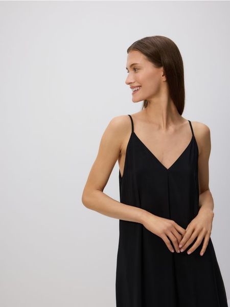 Sukienka maxi z modalu - czarny. Czarne sukienki damskie Reserved, l, bez wzorów, bez kołnierzyka, bez ramiączek, maxi. W wyprzedaży za 79.99 zł.