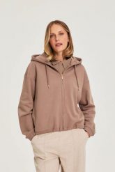 Bluza z kapturem beżowa. Brązowe bluzy z kapturem damskie MOODO, l, z bawełny. Za 139.99 zł.