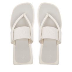 Japonki Calvin Klein Jeans. Brązowe klapki damskie Calvin Klein Jeans, bez wzorów, z jeansu, bez obcasa. Za 179.99 zł.
