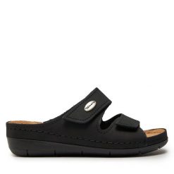 Klapki Tamaris. Czarne klapki damskie Tamaris, bez wzorów, bez obcasa. Za 139.99 zł.