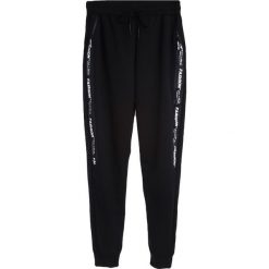 Czarne Spodnie Ravenousness. Czarne spodnie dresowe męskie Born2be, bez wzorów, z dresówki. Za 49.99 zł.