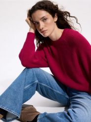 Sweter z wiskozą - fuksja. Czerwone swetry klasyczne damskie Reserved, l, z dzianiny, bez kołnierzyka. Za 109.99 zł.