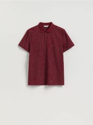 Koszulka polo ze świątecznym wzorem - bordowy. Czerwone koszulki polo męskie Reserved, l, bez wzorów, z bawełny, bez ramiączek. W wyprzedaży za 49.99 zł.