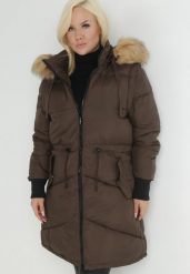 Brązowa Kurtka Pikowana z Futerkiem Ipholea. Brązowe kurtki damskie Born2be, plus size, bez wzorów, z jeansu, bez kaptura. Za 179.99 zł.