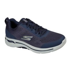 Buty Skechers Go Walk Arch Fit Idyllic 216116NVGD niebieskie. Niebieskie buty sportowe na co dzień męskie z syntetyku, bez zapięcia, trekkingowe. Za 571.73 zł.