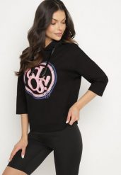 Czarna Bluza z Kapturem i Rękawami 3/4 Zdobiona Nadrukiem Saniriora. Czarne bluzy z kapturem damskie Born2be, l, z jeansu. Za 79.99 zł.