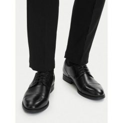 Półbuty Lasocki. Czarne buty wizytowe męskie Lasocki, bez zapięcia. Za 229.99 zł.