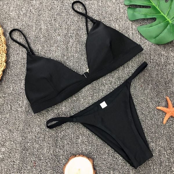 Bikini minimalistyczne plażowe z wysokiej jakości materiałów Jolene. Czerwone bikini damskie Intica, bez wzorów. Za 109.00 zł.