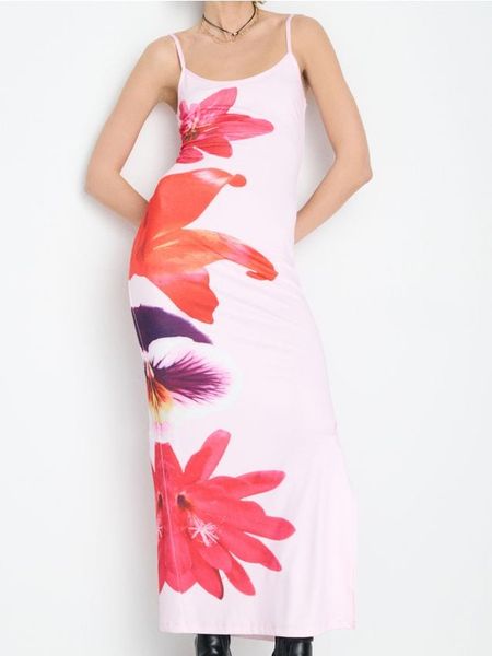 Sukienka maxi na ramiączkach z kwiatowym printem - wielobarwny. Sukienki damskie Sinsay, l, bez wzorów, bez kołnierzyka, bez ramiączek, maxi. Za 17.99 zł.