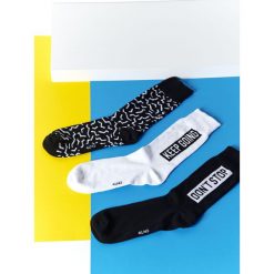 3PACK SKARPETKI MĘSKIE. Czarne skarpetki męskie TOP SECRET, bez wzorów, z dzianiny. W wyprzedaży za 14.99 zł.