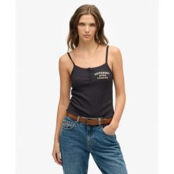 Kobieta z wzorem koszulka bez rękawów z guzikami Superdry Athletic Essentials. Szare topy sportowe damskie Superdry., l, bez wzorów, z koronki, bez ramiączek. Za 110.55 zł.