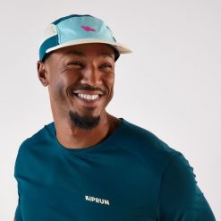 Czapka z daszkiem do biegania Kiprun 5 paneli. Niebieskie czapki z daszkiem damskie KIPRUN, bez wzorów, z materiału. Za 49.99 zł.