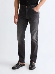 MESKIE SPODNIE WRANGLER GREENSBORO RAVEN ASH 112377796. Spodnie materiałowe męskie Wrangler, bez wzorów, z jeansu. Za 189.99 zł.
