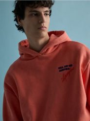 Bawełniana bluza z haftem - pomarańczowy. Brązowe bluzy bez kaptura męskie Reserved, l, z bawełny. W wyprzedaży za 89.99 zł.