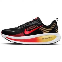 Buty do biegania męskie Nike Vomero 18. Czarne obuwie do biegania damskie Nike. Za 948.00 zł.