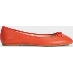 Parfois - Baleriny. Brązowe baleriny damskie Parfois, bez wzorów, z materiału, bez obcasa. Za 39.90 zł.