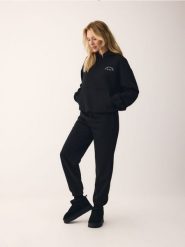 Bluza oversize z kapturem - czarny. Czarne bluzy z kapturem damskie Reserved, l, z bawełny. Za 119.99 zł.