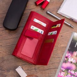 Portfel skórzany damski czerwony duży na zamek motyl lakierowany Alessandro. Czerwone portfele damskie bez wzorów, z lakierowanej skóry. Za 119.99 zł.