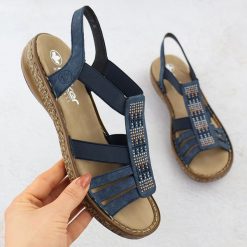 Sandały damskie na gumki granatowe Rieker 628G7-14. Sandały damskie Rieker, bez wzorów, ze skóry ekologicznej, bez obcasa. Za 254.99 zł.