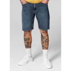 Szorty męskie Pitbull Jeansowe Medium Wash Highlander. Niebieskie szorty męskie PITBULL, z jeansu, bez kołnierzyka. Za 219.00 zł.