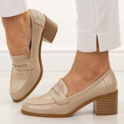 Beżowe mokasyny damskie na obcasie M.Daszyński 2201D-3. Brązowe mokasyny damskie M.Daszyński, ze skóry. Za 169.00 zł.