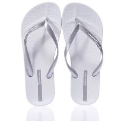 Damskie klapki Ipanema z paskiem w kształcie V, białe, 40. Białe klapki damskie Ipanema, bez wzorów, bez obcasa. Za 138.99 zł.