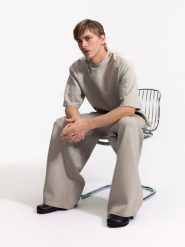 Spodnie loose fit - jasnoszary. Szare spodnie materiałowe męskie Reserved, bez wzorów, z bawełny. Za 159.99 zł.